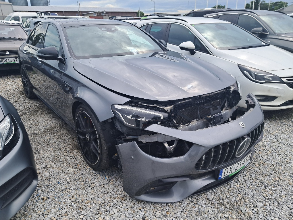 MERCEDES BENZ AMG E63S SEDAN - Sedan: obrázok 1 MERCEDES BENZ AMG E63S SEDAN - Sedan: obrázok 1