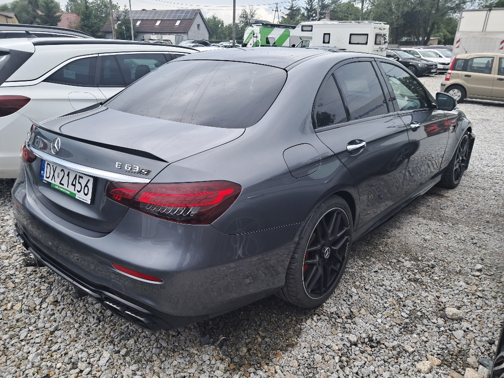 MERCEDES BENZ AMG E63S SEDAN - Sedan: obrázok 4 MERCEDES BENZ AMG E63S SEDAN - Sedan: obrázok 4