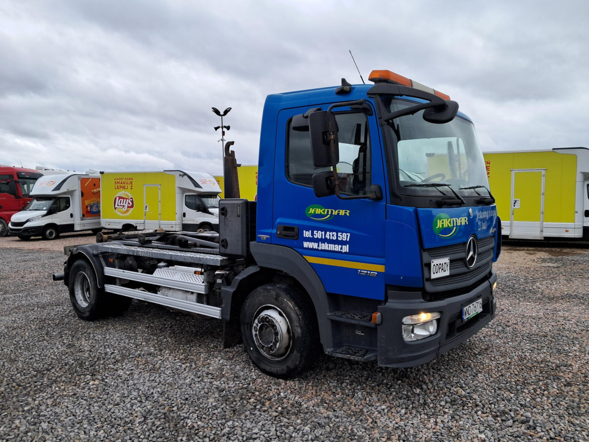 MERCEDES BENZ ATEGO HAKOWIEC - Hákový nosič kontajnerov: obrázok 1 MERCEDES BENZ ATEGO HAKOWIEC - Hákový nosič kontajnerov: obrázok 1