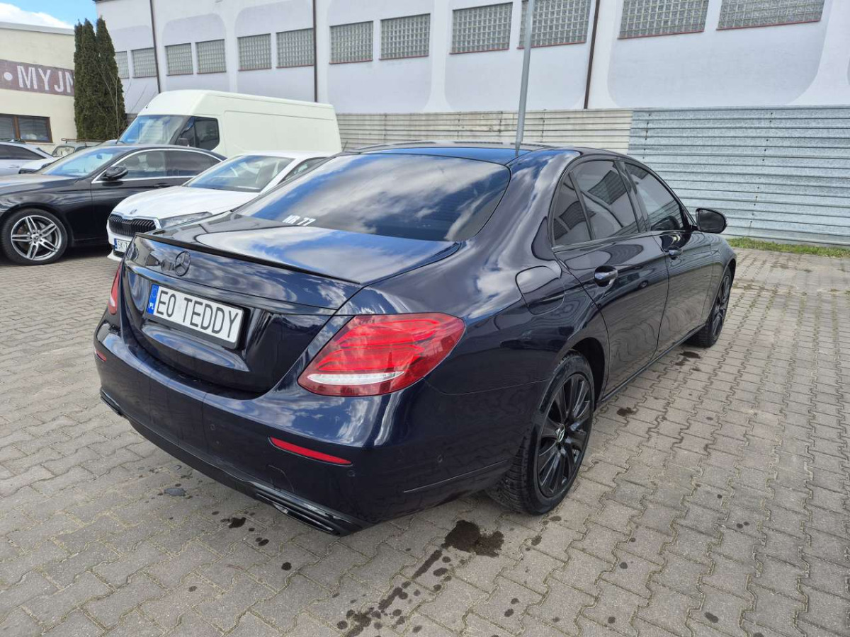 MERCEDES BENZ E 220 D 4MATIC SEDAN - Sedan: obrázok 4 MERCEDES BENZ E 220 D 4MATIC SEDAN - Sedan: obrázok 4