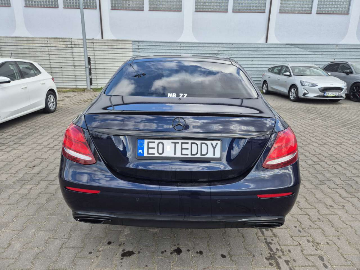 MERCEDES BENZ E 220 D 4MATIC SEDAN - Sedan: obrázok 5 MERCEDES BENZ E 220 D 4MATIC SEDAN - Sedan: obrázok 5