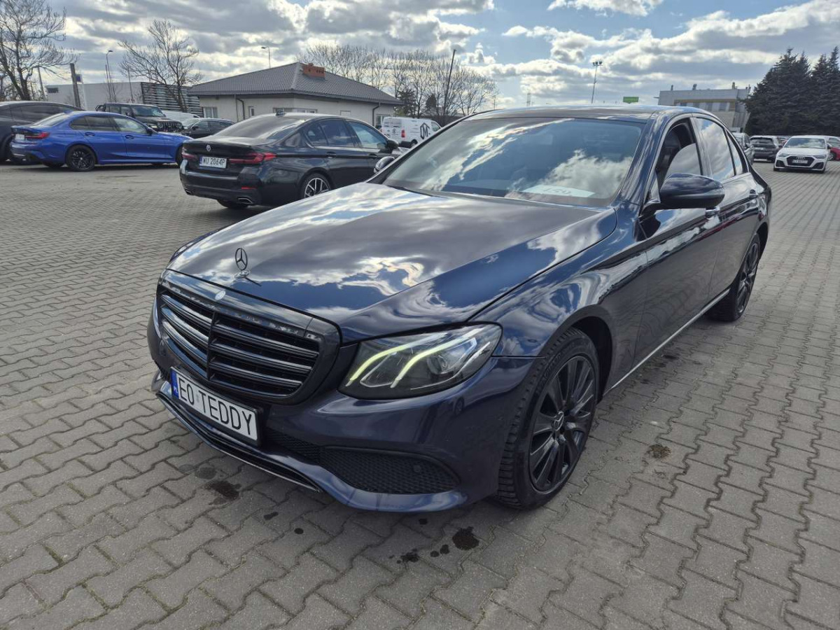 MERCEDES BENZ E 220 D 4MATIC SEDAN - Sedan: obrázok 2 MERCEDES BENZ E 220 D 4MATIC SEDAN - Sedan: obrázok 2