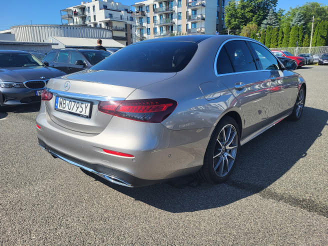 MERCEDES BENZ E 220 SEDAN - Sedan: obrázok 3 MERCEDES BENZ E 220 SEDAN - Sedan: obrázok 3