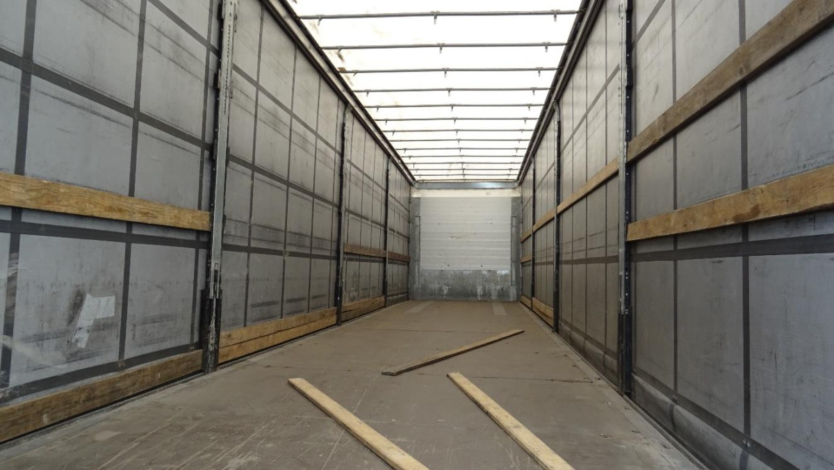 SCHMITZ CARGOBULL FIRANA - Plachtový príves: obrázok 4 SCHMITZ CARGOBULL FIRANA - Plachtový príves: obrázok 4