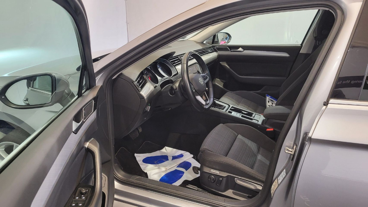 VOLKSWAGEN PASSAT KOMBI - Automobil: obrázok 5 VOLKSWAGEN PASSAT KOMBI - Automobil: obrázok 5
