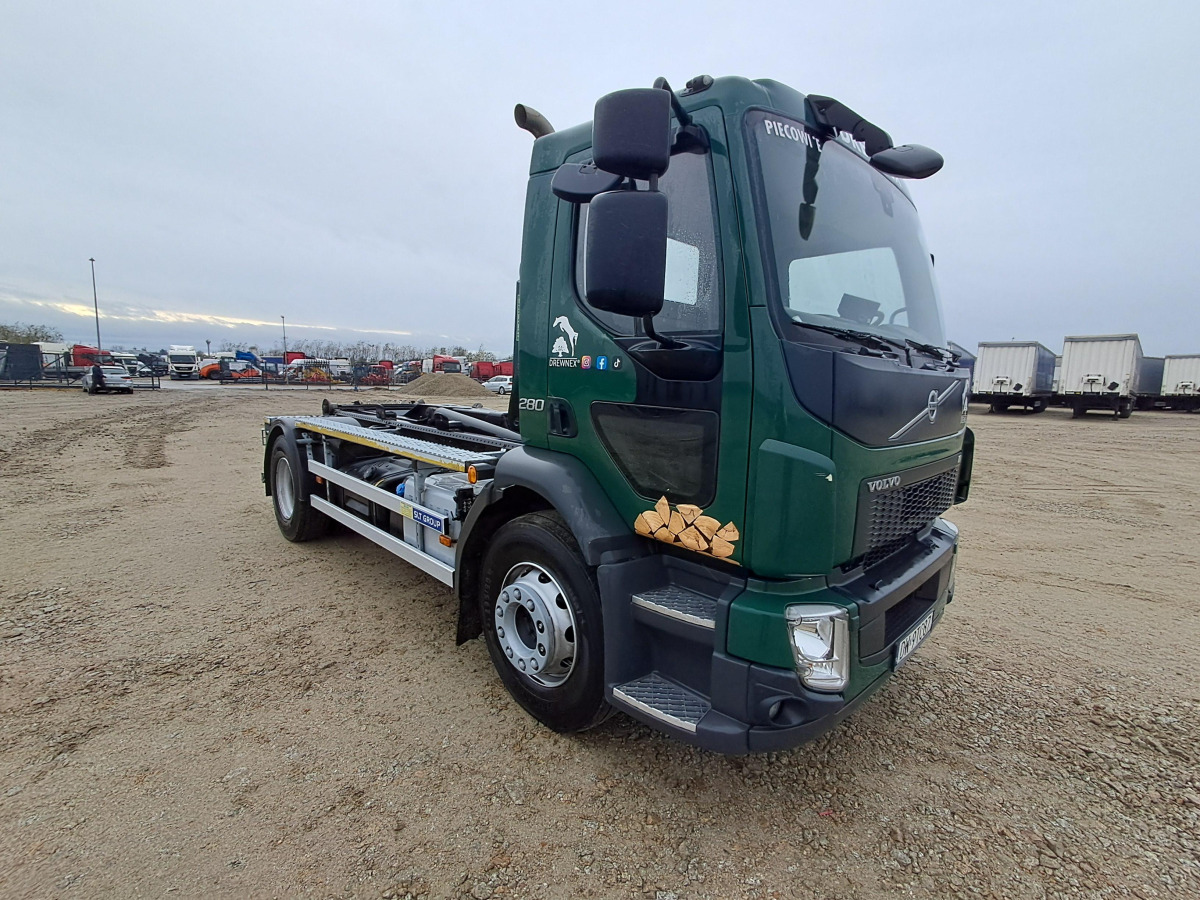 VOLVO FL - Hákový nosič kontajnerov: obrázok 1 VOLVO FL - Hákový nosič kontajnerov: obrázok 1