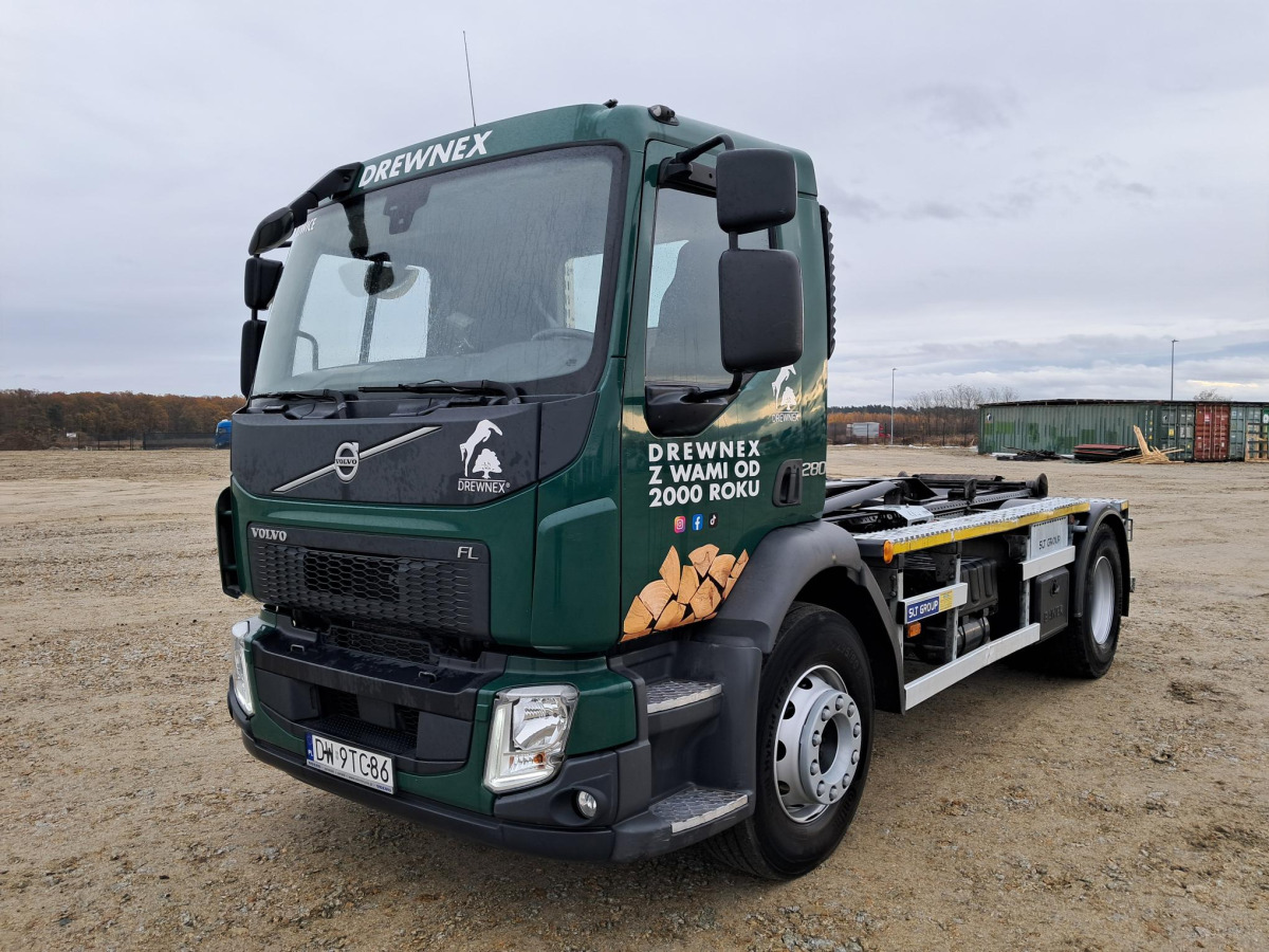 VOLVO FL - Hákový nosič kontajnerov: obrázok 3 VOLVO FL - Hákový nosič kontajnerov: obrázok 3