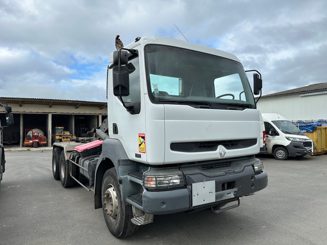 RENAULT KERAX 370 DCI - Hákový nosič kontajnerov: obrázok 2 RENAULT KERAX 370 DCI - Hákový nosič kontajnerov: obrázok 2