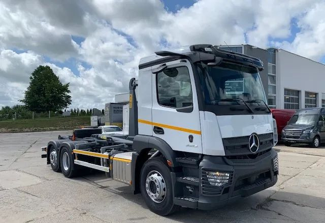 Mercedes-Benz Actros 2543 L Hakowiec - Hákový nosič kontajnerov: obrázok 2 Mercedes-Benz Actros 2543 L Hakowiec - Hákový nosič kontajnerov: obrázok 2