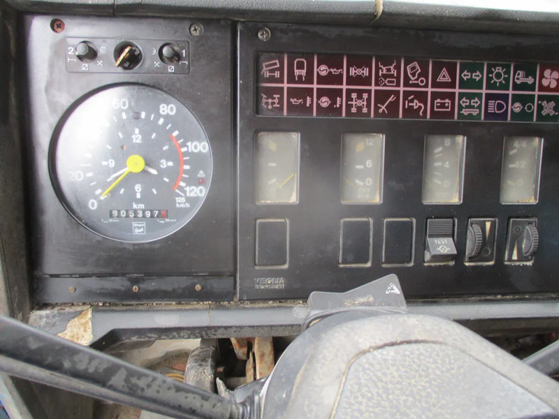 Sklápač Iveco Turbostar 190-30 , Manual , V8 , 3 way tipper , Spring suspension , 6x2: obrázok 8