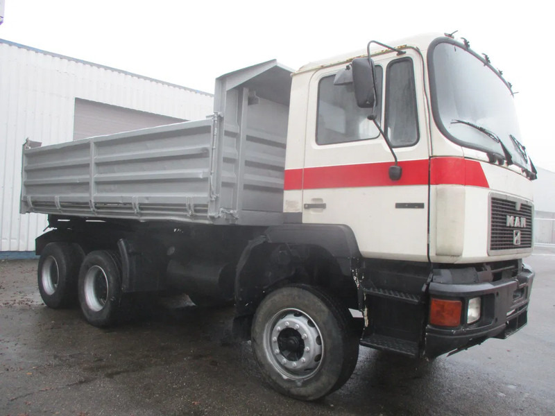 MAN 26 322 ZF Manual , 6x4 , 3 way tipper , Spring suspension - Sklápač: obrázok 4 MAN 26 322 ZF Manual , 6x4 , 3 way tipper , Spring suspension - Sklápač: obrázok 4