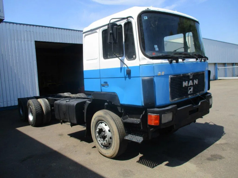 MAN 26.402 25.402 , ZF manual , 6x4 , Sping suspension - Podvozek s kabinou: obrázok 4 MAN 26.402 25.402 , ZF manual , 6x4 , Sping suspension - Podvozek s kabinou: obrázok 4