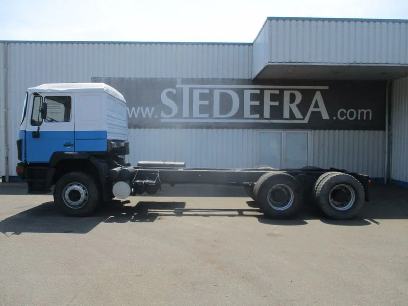 MAN 26.402 25.402 , ZF manual , 6x4 , Sping suspension - Podvozek s kabinou: obrázok 2 MAN 26.402 25.402 , ZF manual , 6x4 , Sping suspension - Podvozek s kabinou: obrázok 2