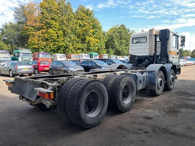 MAN 35-364 / FE 360 A , 8x4 , Spring Suspension , ZF Manual , Airco - Podvozek s kabinou: obrázok 3 MAN 35-364 / FE 360 A , 8x4 , Spring Suspension , ZF Manual , Airco - Podvozek s kabinou: obrázok 3