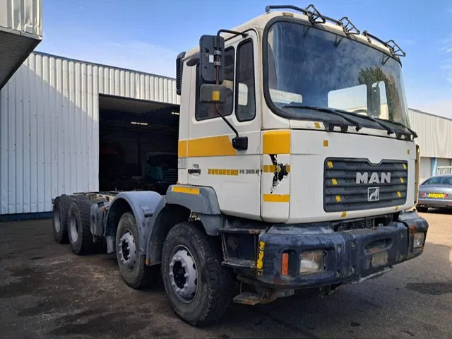 MAN 35-364 / FE 360 A , 8x4 , Spring Suspension , ZF Manual , Airco - Podvozek s kabinou: obrázok 4 MAN 35-364 / FE 360 A , 8x4 , Spring Suspension , ZF Manual , Airco - Podvozek s kabinou: obrázok 4