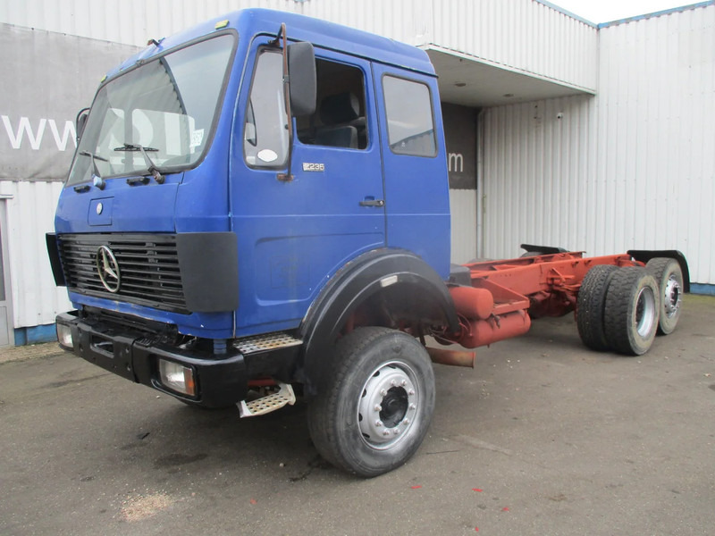 Mercedes-Benz 2435 ,V8 , Bi Turbo, 6x2 , Spring Suspension, Airco - Podvozek s kabinou: obrázok 1 Mercedes-Benz 2435 ,V8 , Bi Turbo, 6x2 , Spring Suspension, Airco - Podvozek s kabinou: obrázok 1