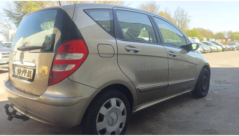 Mercedes-Benz A-Klasse 170 , Airco , leder , distrbute ketting maakt lawaai - Automobil: obrázok 3 Mercedes-Benz A-Klasse 170 , Airco , leder , distrbute ketting maakt lawaai - Automobil: obrázok 3