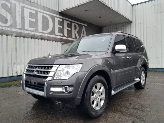 Mitsubishi Pajero GLS 3.5 - V6 , 4x4 , 7 Pers., Full Option - Automobil: obrázok 1 Mitsubishi Pajero GLS 3.5 - V6 , 4x4 , 7 Pers., Full Option - Automobil: obrázok 1