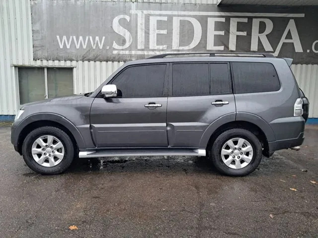 Mitsubishi Pajero GLS 3.5 - V6 , 4x4 , 7 Pers., Full Option - Automobil: obrázok 2 Mitsubishi Pajero GLS 3.5 - V6 , 4x4 , 7 Pers., Full Option - Automobil: obrázok 2