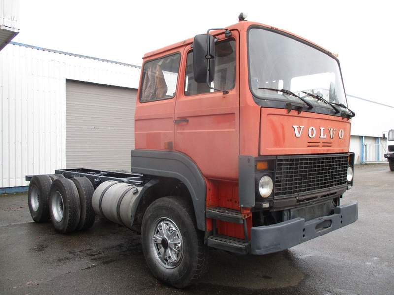 Volvo F7 , 6x4 , Manual , Euro 1 , Telma Retarder , Spring suspension - Podvozek s kabinou: obrázok 4 Volvo F7 , 6x4 , Manual , Euro 1 , Telma Retarder , Spring suspension - Podvozek s kabinou: obrázok 4