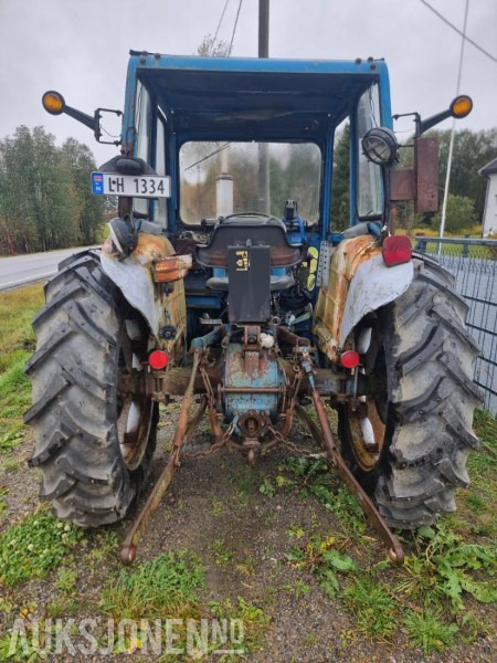 1972 Ford 3000 traktor med laster og skuffe - Traktor: obrázok 3 1972 Ford 3000 traktor med laster og skuffe - Traktor: obrázok 3