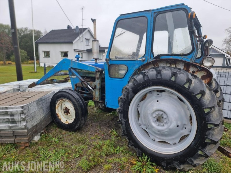 1972 Ford 3000 traktor med laster og skuffe - Traktor: obrázok 1 1972 Ford 3000 traktor med laster og skuffe - Traktor: obrázok 1