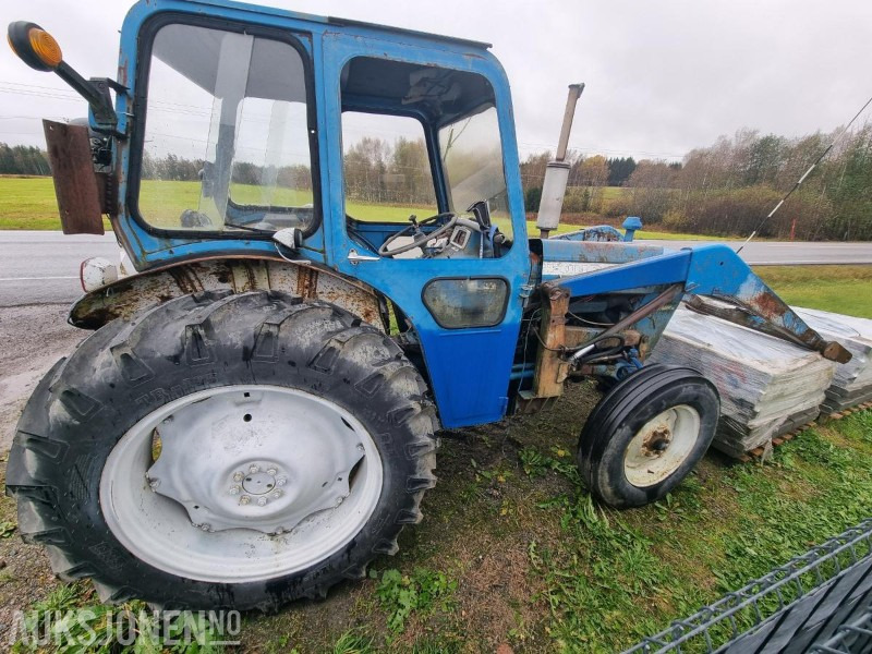 1972 Ford 3000 traktor med laster og skuffe - Traktor: obrázok 2 1972 Ford 3000 traktor med laster og skuffe - Traktor: obrázok 2
