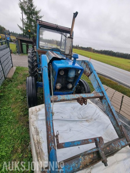 1972 Ford 3000 traktor med laster og skuffe - Traktor: obrázok 4 1972 Ford 3000 traktor med laster og skuffe - Traktor: obrázok 4
