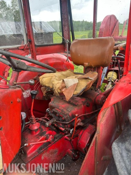 1973/1974 McCormick 434 med Dalen 1254 vedmaskin - Traktor: obrázok 4 1973/1974 McCormick 434 med Dalen 1254 vedmaskin - Traktor: obrázok 4