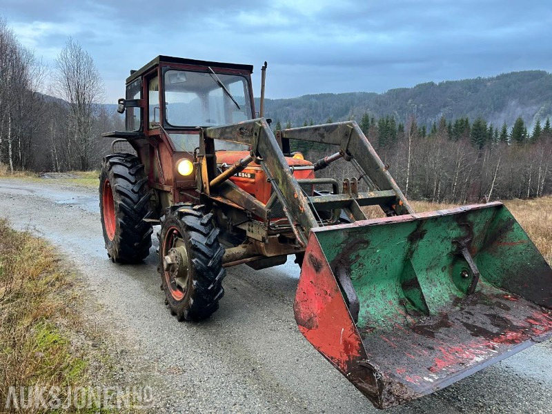 1981 Zetor 6945 med laster Skuffe og kjettinger - Traktor: obrázok 2 1981 Zetor 6945 med laster Skuffe og kjettinger - Traktor: obrázok 2