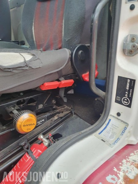 Sklápač 1986 Volvo FL6164X2 tippbil med kran: obrázok 19 Sklápač 1986 Volvo FL6164X2 tippbil med kran: obrázok 19