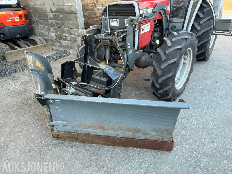 Traktor 1991 Massey Ferguson 372 4x4 FRONTHYDRAULIKK/SKJÆR: obrázok 15 Traktor 1991 Massey Ferguson 372 4x4 FRONTHYDRAULIKK/SKJÆR: obrázok 15