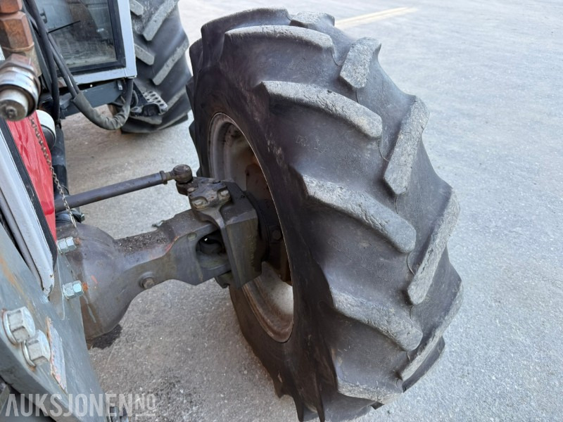 Traktor 1991 Massey Ferguson 372 4x4 FRONTHYDRAULIKK/SKJÆR: obrázok 11 Traktor 1991 Massey Ferguson 372 4x4 FRONTHYDRAULIKK/SKJÆR: obrázok 11