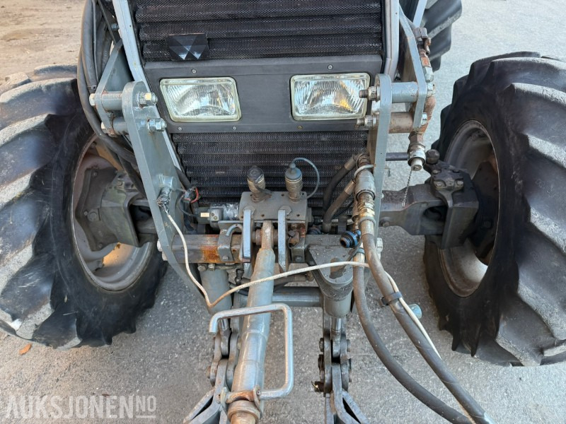 Traktor 1991 Massey Ferguson 372 4x4 FRONTHYDRAULIKK/SKJÆR: obrázok 14 Traktor 1991 Massey Ferguson 372 4x4 FRONTHYDRAULIKK/SKJÆR: obrázok 14