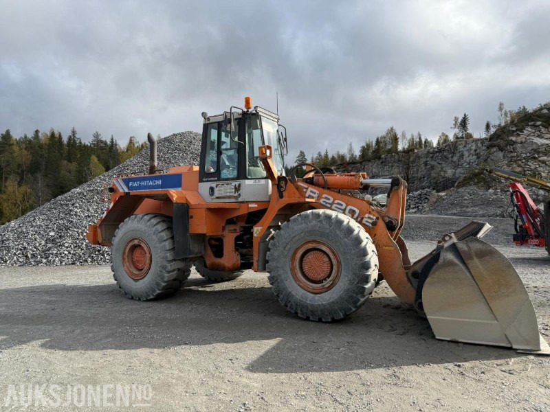 1995 Fiat-Hitachi FR 220.2 - Kolesový nakladač: obrázok 4 1995 Fiat-Hitachi FR 220.2 - Kolesový nakladač: obrázok 4