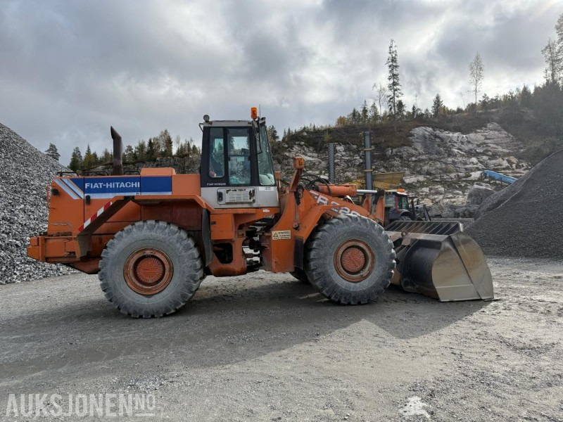1995 Fiat-Hitachi FR 220.2 - Kolesový nakladač: obrázok 5 1995 Fiat-Hitachi FR 220.2 - Kolesový nakladač: obrázok 5