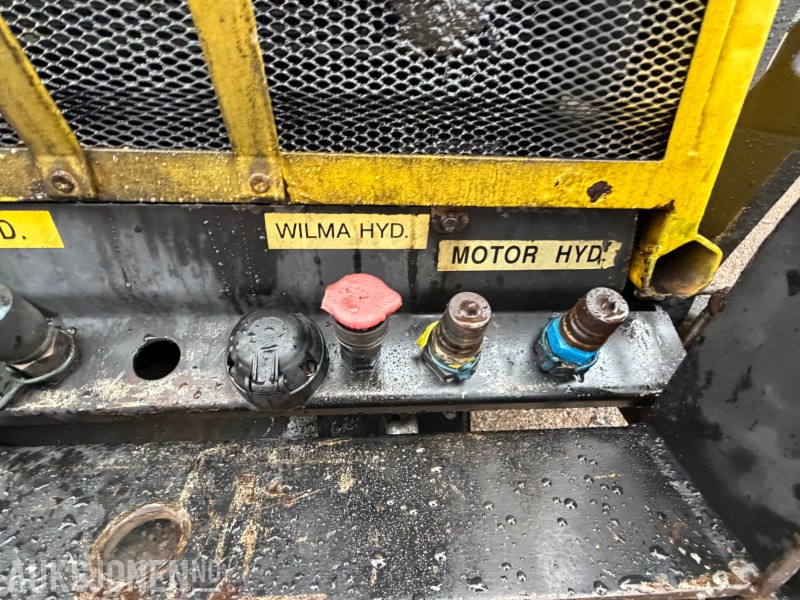 Šmykom riadený nakladač 1996 Wille P504-T hjullaster - Snøfres - Universalskuffe - Sommerdekk/vinterdekk: obrázok 43