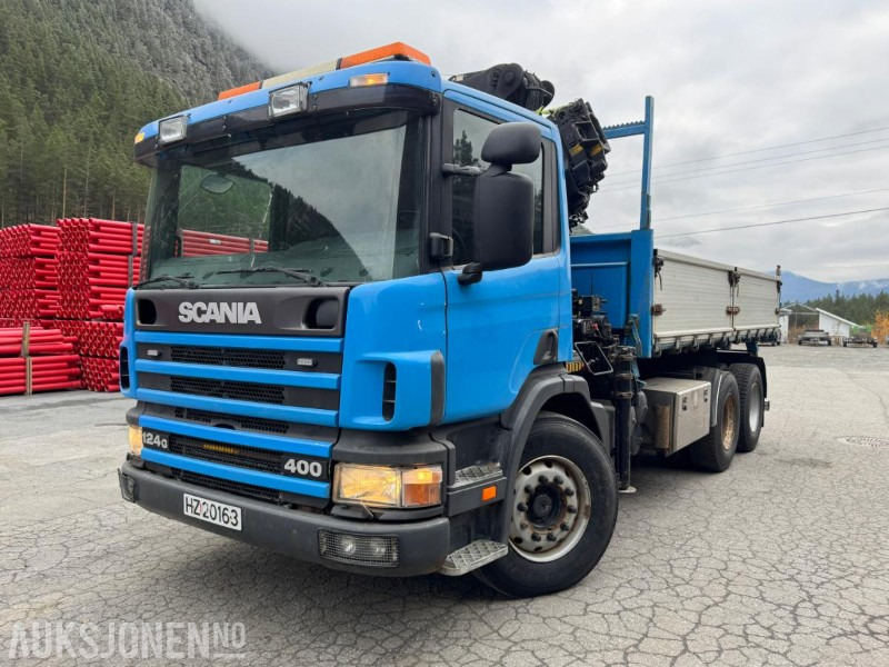 1997 Scania P124 400 kranbil med 3-veis tipp og klype - Auto s hydraulickou rukou: obrázok 2 1997 Scania P124 400 kranbil med 3-veis tipp og klype - Auto s hydraulickou rukou: obrázok 2