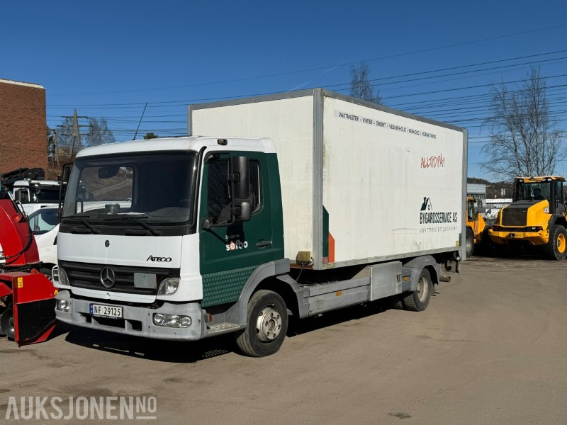 2001 Mercedes-Benz ATEGO 815 II skapbil med løftelem - Skříňový nákladní auto: obrázok 1 2001 Mercedes-Benz ATEGO 815 II skapbil med løftelem - Skříňový nákladní auto: obrázok 1