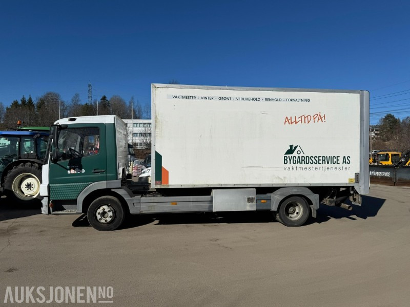 2001 Mercedes-Benz ATEGO 815 II skapbil med løftelem - Skříňový nákladní auto: obrázok 2 2001 Mercedes-Benz ATEGO 815 II skapbil med løftelem - Skříňový nákladní auto: obrázok 2