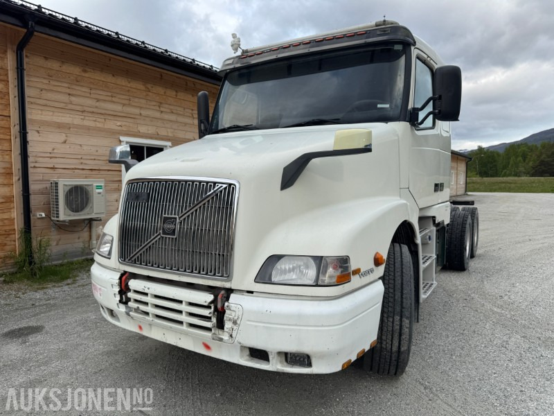 2001 Volvo NH 12 6X4 LAV KM, BRØYTEFESTE - Podvozek s kabinou: obrázok 2 2001 Volvo NH 12 6X4 LAV KM, BRØYTEFESTE - Podvozek s kabinou: obrázok 2