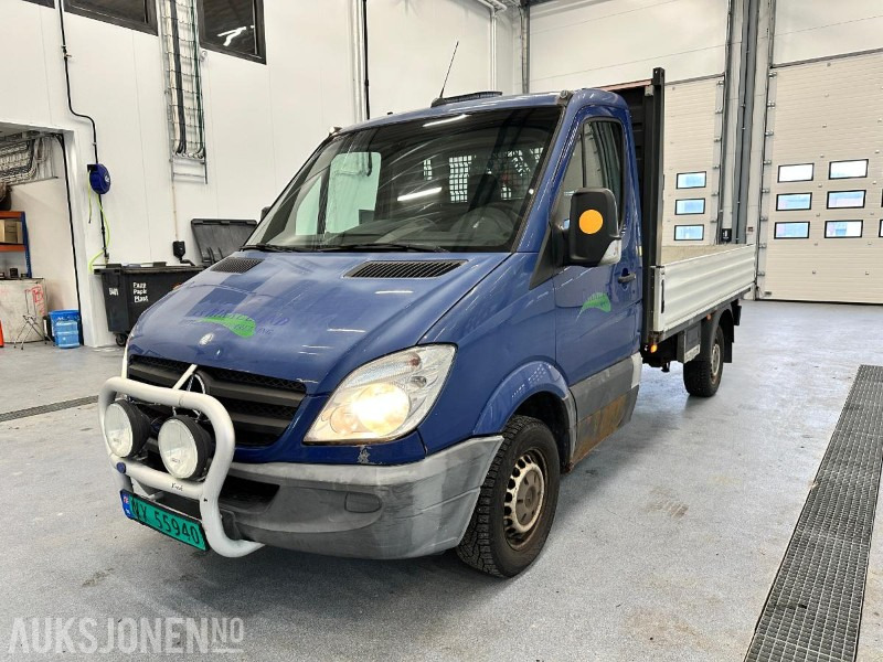 2008 Mercedes-Benz SPRINTER 315 CDI planbil m/ Hiab 013T kran - Dodávka valník: obrázok 1 2008 Mercedes-Benz SPRINTER 315 CDI planbil m/ Hiab 013T kran - Dodávka valník: obrázok 1