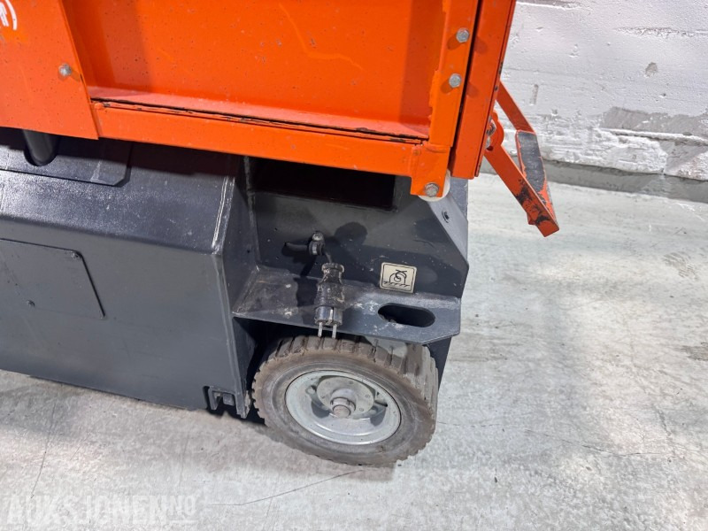 2012 Bravisol LUI MINI HD Batteridreven mastelift – 4,9 m, smal - Pracovná plošina: obrázok 5 2012 Bravisol LUI MINI HD Batteridreven mastelift – 4,9 m, smal - Pracovná plošina: obrázok 5