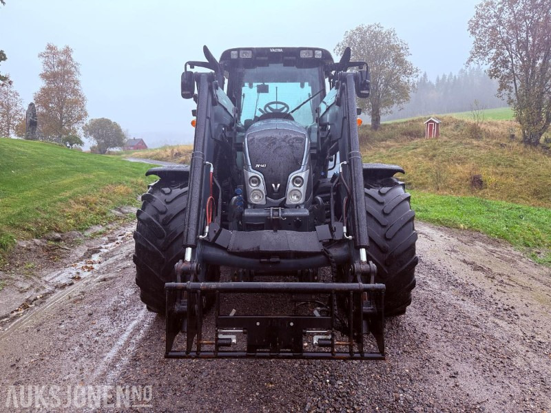 2013 Valtra N143 Direct med fronthydraulikk og kraftuttak(PTO) - Nylig EU godkjent - Traktor: obrázok 5 2013 Valtra N143 Direct med fronthydraulikk og kraftuttak(PTO) - Nylig EU godkjent - Traktor: obrázok 5