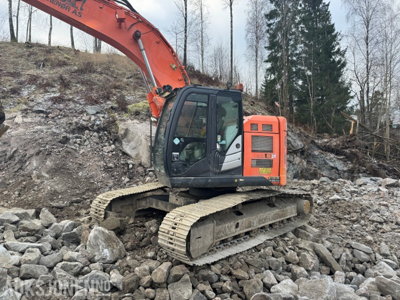 2014 Hitachi ZX225USLC-5B Beltegraver med tiltrotator og pusseskuffe - Rýpadlo: obrázok 3 2014 Hitachi ZX225USLC-5B Beltegraver med tiltrotator og pusseskuffe - Rýpadlo: obrázok 3