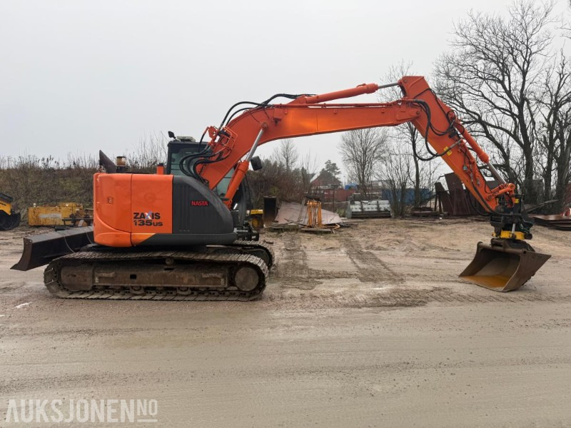2014 Hitachi Zaxis 135us BELTEGRAVER ENGCON TILTROTATOR SERVICEHISTORIKK SENTRALSMØRING 2 SKUFFER - Rýpadlo: obrázok 4 2014 Hitachi Zaxis 135us BELTEGRAVER ENGCON TILTROTATOR SERVICEHISTORIKK SENTRALSMØRING 2 SKUFFER - Rýpadlo: obrázok 4