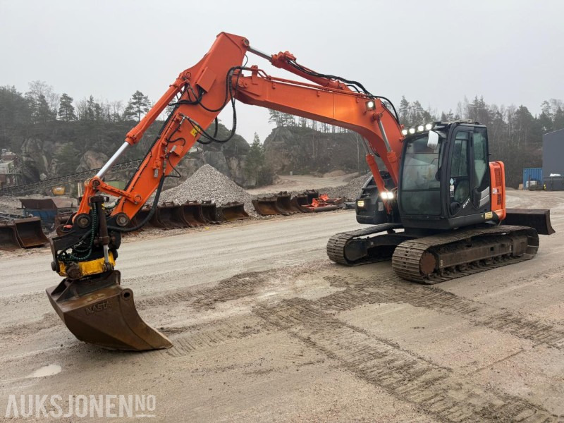 2014 Hitachi Zaxis 135us BELTEGRAVER ENGCON TILTROTATOR SERVICEHISTORIKK SENTRALSMØRING 2 SKUFFER - Rýpadlo: obrázok 1 2014 Hitachi Zaxis 135us BELTEGRAVER ENGCON TILTROTATOR SERVICEHISTORIKK SENTRALSMØRING 2 SKUFFER - Rýpadlo: obrázok 1