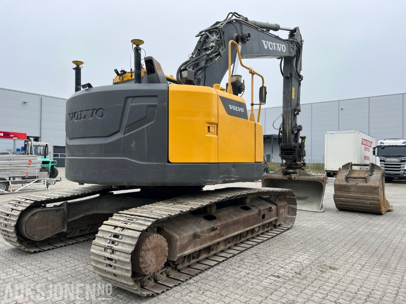 2014 Volvo EC235 DL , Engcon tilt, 2 skuffer, sentralsmøring, dieselvarmer - Rýpadlo: obrázok 5 2014 Volvo EC235 DL , Engcon tilt, 2 skuffer, sentralsmøring, dieselvarmer - Rýpadlo: obrázok 5