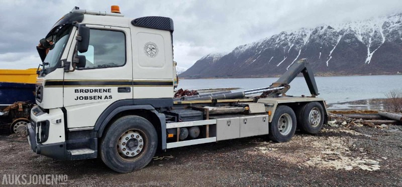 2014 Volvo FMX * Krokløft * 275076 km * Godkjent som skolebil * Eu godkjent til 25.08.2025 - Hákový nosič kontajnerov: obrázok 4 2014 Volvo FMX * Krokløft * 275076 km * Godkjent som skolebil * Eu godkjent til 25.08.2025 - Hákový nosič kontajnerov: obrázok 4