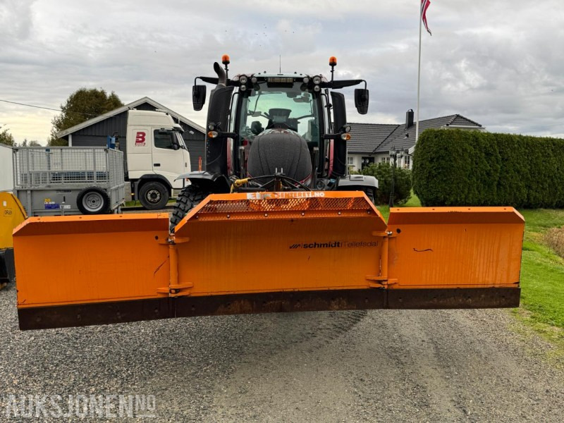 2016 Valtra T174E med Schmidt Tellefsdal U-LS 43.6 plog (2022), Valtra 76 frontlaster og betong lodd - Traktor: obrázok 2 2016 Valtra T174E med Schmidt Tellefsdal U-LS 43.6 plog (2022), Valtra 76 frontlaster og betong lodd - Traktor: obrázok 2